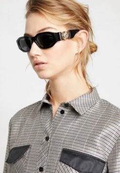 Versace Biggie UnisexOcchiali Da SoleBlack Uomo Occhiali Da Sole 1VE54K000-Q11 -Accessories 1a2dfaca5d22499aac2eda2cd60afab6