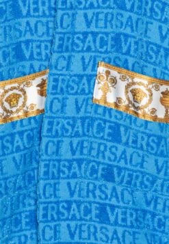 Versace Bath Robe Young Tessuto Spugna UnisexAccappatoioBaby Blue Bambini Intimo E Per La Notte 1VE86B00F-K11 7 Versace Bath Robe Young Tessuto Spugna UnisexAccappatoioBaby Blue Bambini Intimo E Per La Notte 1VE86B00F-K11 -Accessories 235778d2cff24d9c9d8dc697dfa5d811