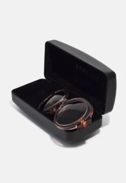 Versace Occhiali Da SoleTransparent Pink Donna Occhiali Da Sole 1VE51K02U-J11 8 Versace Occhiali Da SoleTransparent Pink Donna Occhiali Da Sole 1VE51K02U-J11 -Accessories 44502e0c29b643f6bba1d65ea820e9dc