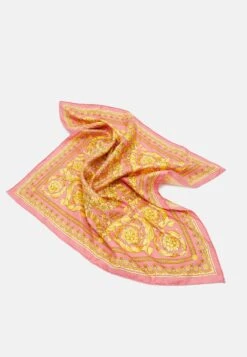 Versace Foulard Barocco PrintFoulardPink/Gold Donna Sciarpe 1VE51G02E-J11 8 Versace Foulard Barocco PrintFoulardPink/Gold Donna Sciarpe 1VE51G02E-J11 -Accessories 4bffea1276e54664961053d497cc984a