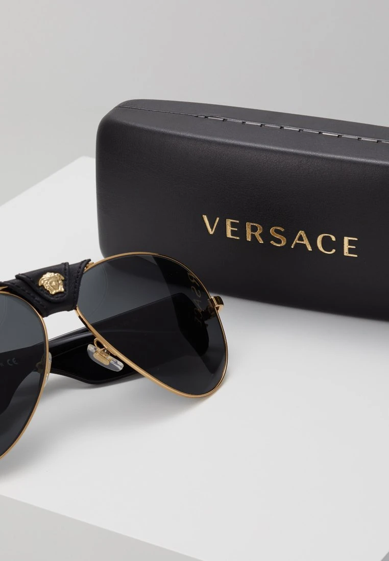 Versace Occhiali Da SoleGold-Coloured Uomo Occhiali Da Sole 1VE52K002-F11 5 Versace Occhiali Da SoleGold-Coloured Uomo Occhiali Da Sole 1VE52K002-F11 - immagine 5