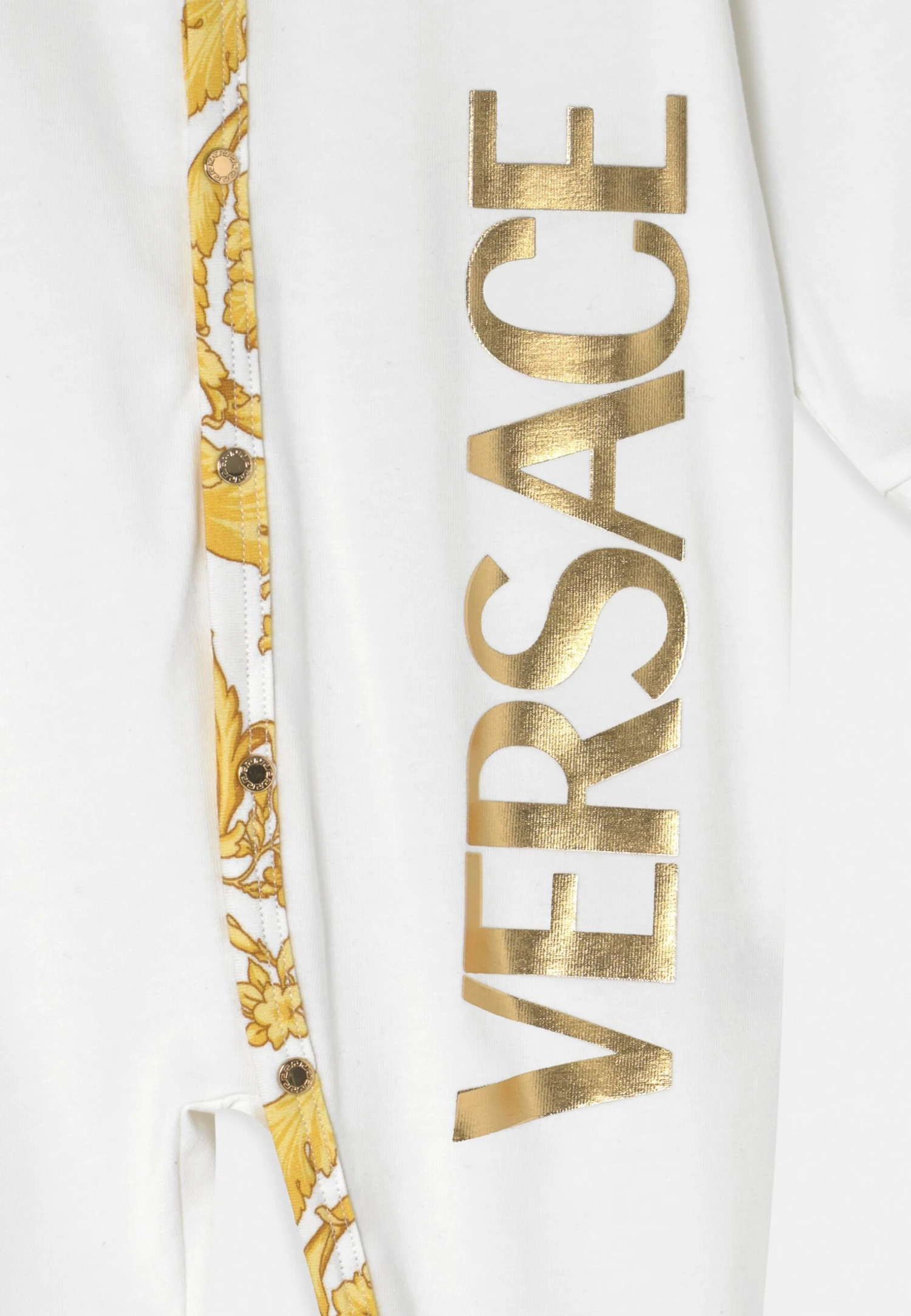 Versace Barocco Kids Logo UnisexTutinaBianco/Oro Bambini Intimo E Per La Notte 1VE86B00C-A11 3 Versace Barocco Kids Logo UnisexTutinaBianco/Oro Bambini Intimo E Per La Notte 1VE86B00C-A11 - immagine 3