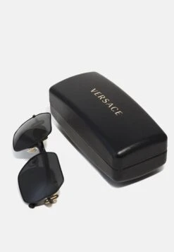 Versace Medusa BiggieOcchiali Da SoleMatte Black Donna Occhiali Da Sole 1VE51K02W-Q11 8 Versace Medusa BiggieOcchiali Da SoleMatte Black Donna Occhiali Da Sole 1VE51K02W-Q11 -Accessories 6a018cc668b24d728da59180cdd25c2f