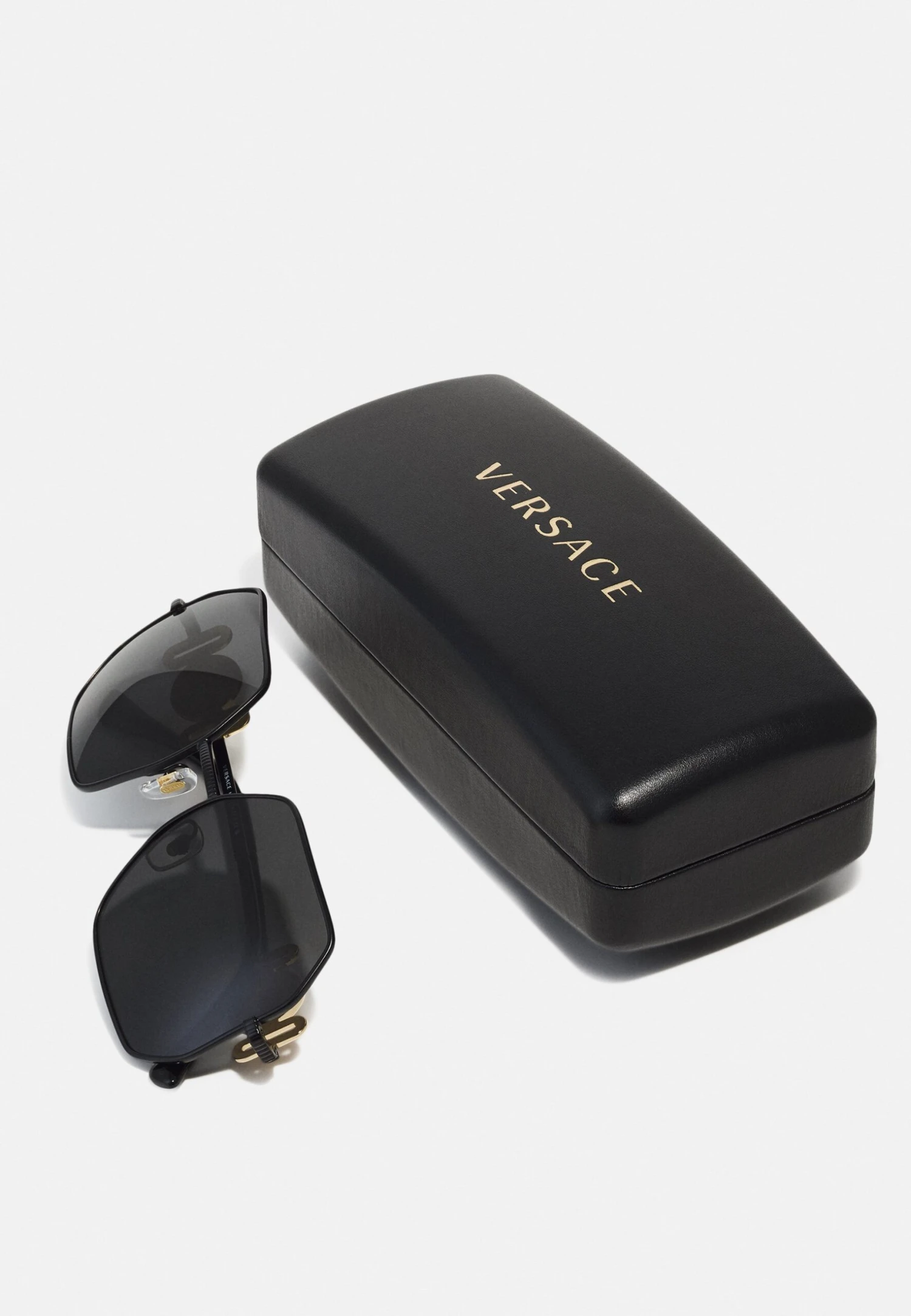 Versace Medusa BiggieOcchiali Da SoleMatte Black Donna Occhiali Da Sole 1VE51K02W-Q11 4 Versace Medusa BiggieOcchiali Da SoleMatte Black Donna Occhiali Da Sole 1VE51K02W-Q11 - immagine 4
