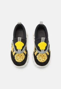 Versace St Barocco Kids UnisexSneakers BasseNero/Oro/Argento Bambini Sneakers 1VE16D00T-Q11 -Accessories 7289cd931f0a454497d3af9fe659502c