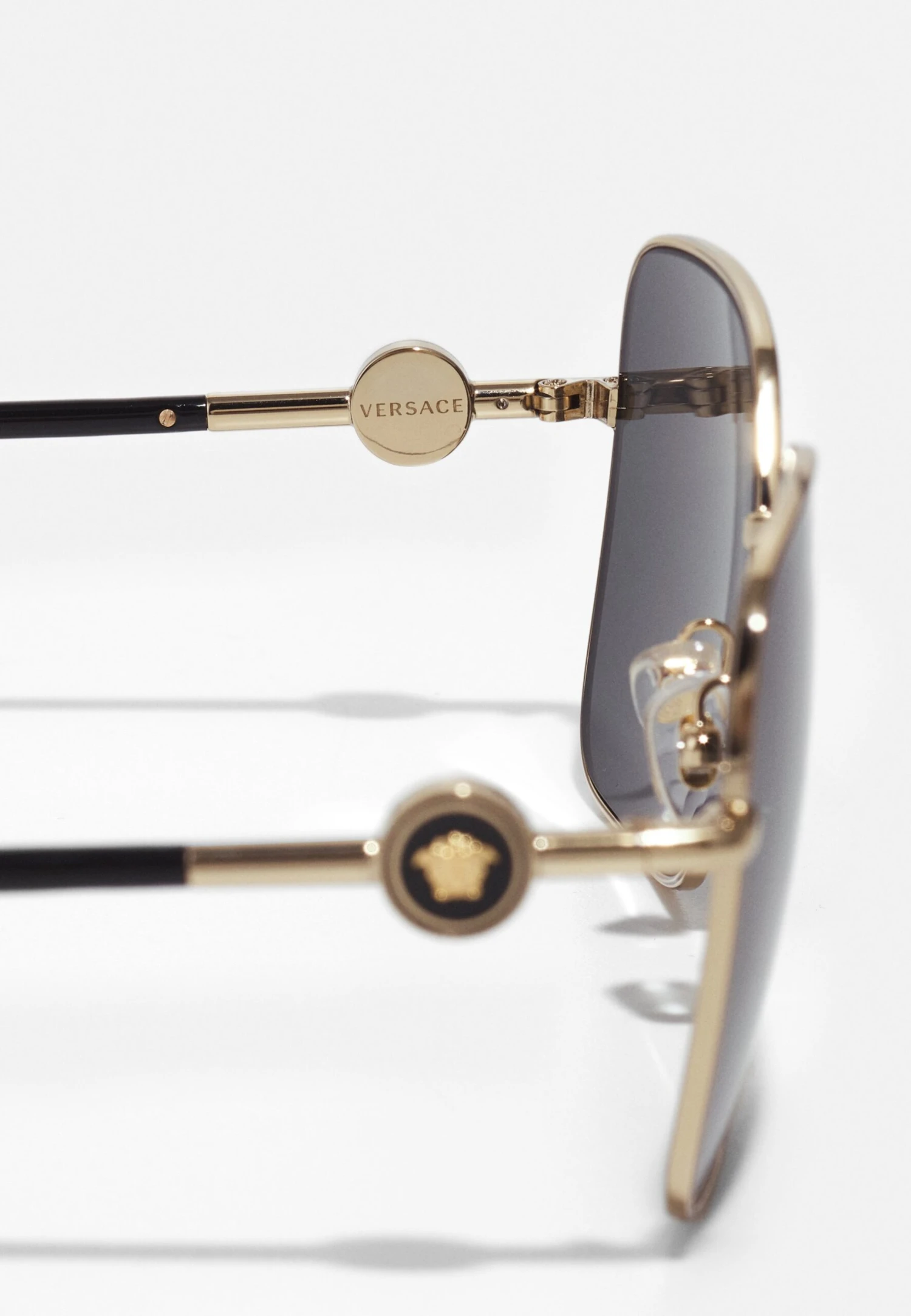 Versace Occhiali Da SoleMatte Gold-Coloured Donna Occhiali Da Sole 1VE51K023-F12 5 Versace Occhiali Da SoleMatte Gold-Coloured Donna Occhiali Da Sole 1VE51K023-F12 - immagine 5