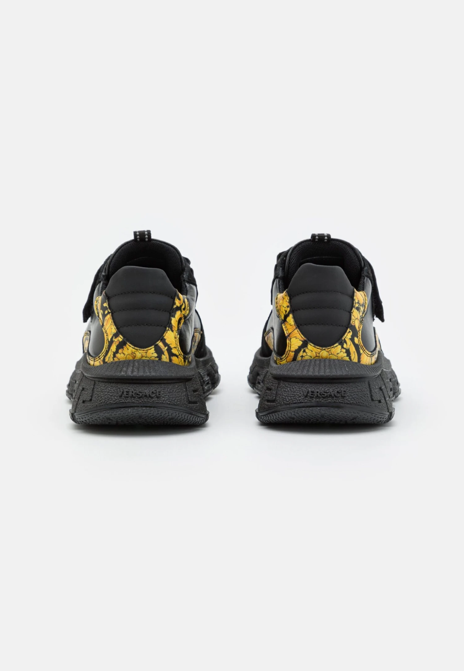 Versace Trigreca UnisexSneakers BasseBlack/Gold Bambini Sneakers 1VE16D010-Q11 3 Versace Trigreca UnisexSneakers BasseBlack/Gold Bambini Sneakers 1VE16D010-Q11 - immagine 3
