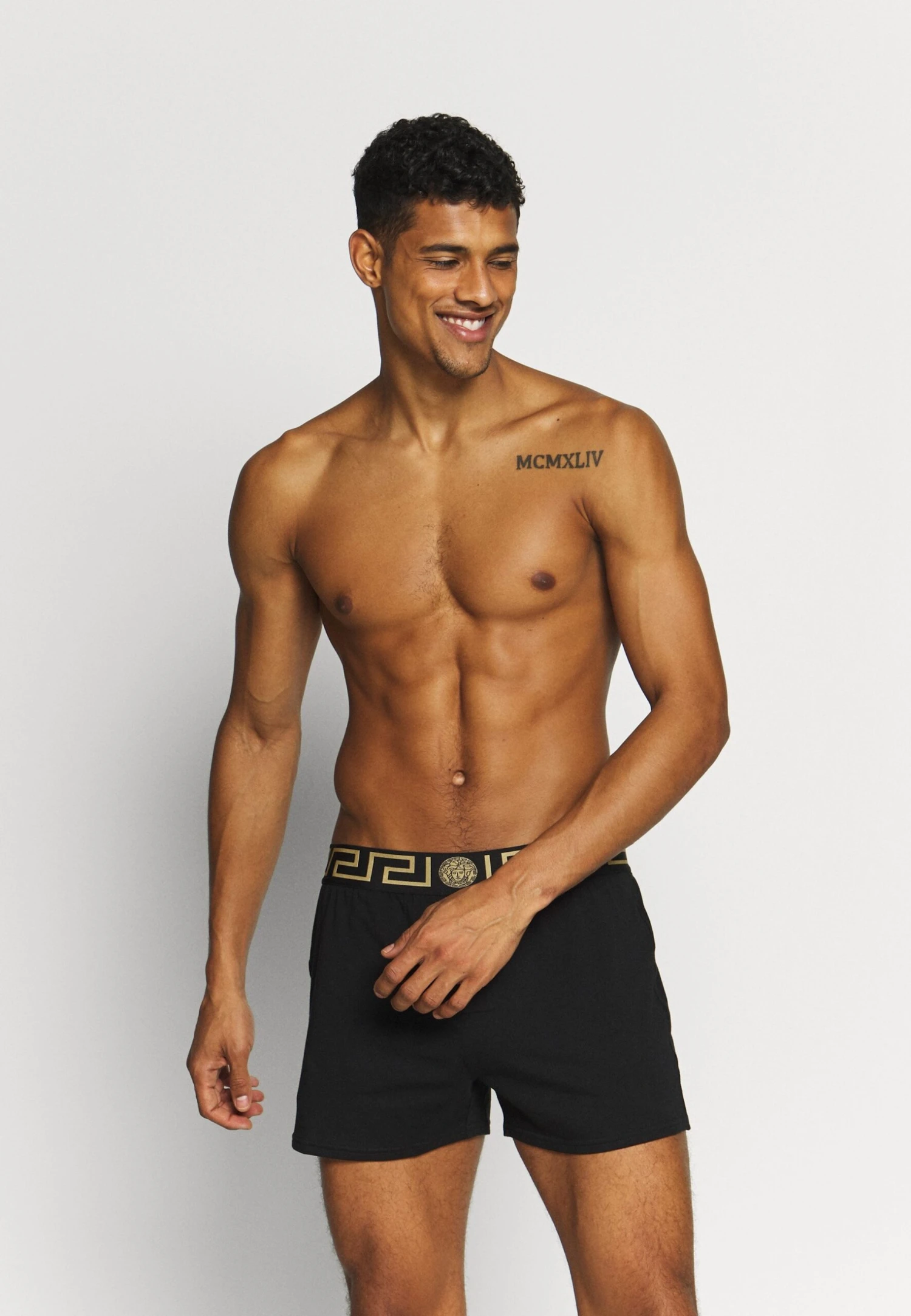 Versace Boxer Intimo UomoBoxer Nero Greca Oro Uomo Intimo 1VE82O00Q-Q11 1 Versace Boxer Intimo UomoBoxer Nero Greca Oro Uomo Intimo 1VE82O00Q-Q11