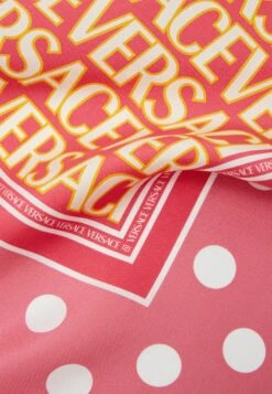 Versace Foulard La VacanzaFoulardFuxia/Pink Donna Sciarpe 1VE51G02J-J11 7 Versace Foulard La VacanzaFoulardFuxia/Pink Donna Sciarpe 1VE51G02J-J11 -Accessories 824fa4a7df5c493d9827567c54084ce3