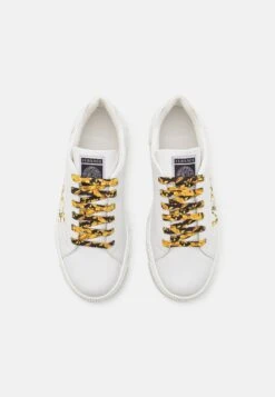 Versace La Greca UnisexSneakers BasseBlack/White/Gold Bambini Sneakers 1VE16D013-Q11 9 Versace La Greca UnisexSneakers BasseBlack/White/Gold Bambini Sneakers 1VE16D013-Q11 -Accessories 8380c7d1754e47d7b6308ada76522376