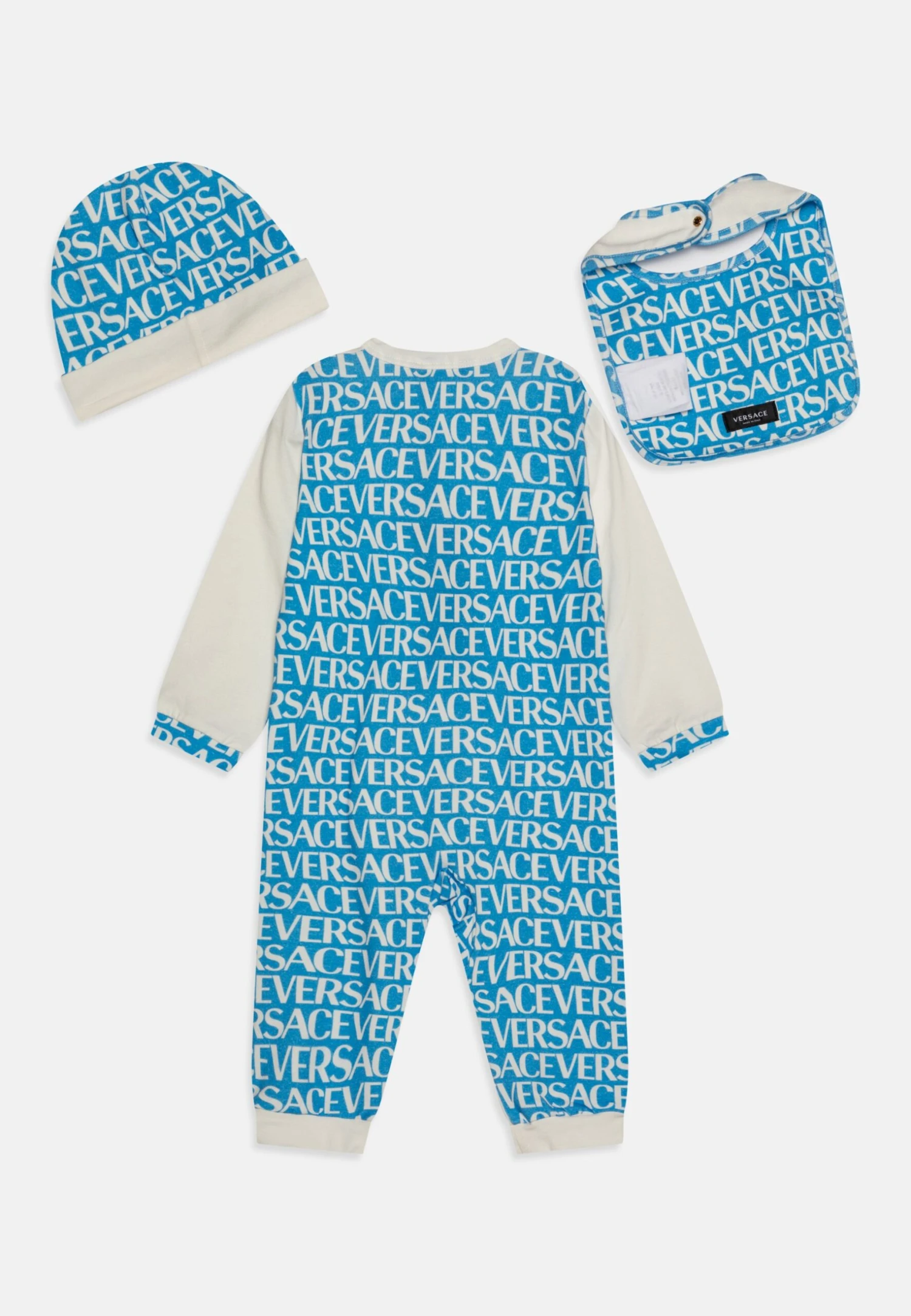 Versace Baby Gift Allover Kids Logo SetBerrettoBianco/Azzurro Bambini Tute E Set 1VE23D00C-A11 2 Versace Baby Gift Allover Kids Logo SetBerrettoBianco/Azzurro Bambini Tute E Set 1VE23D00C-A11 - immagine 2