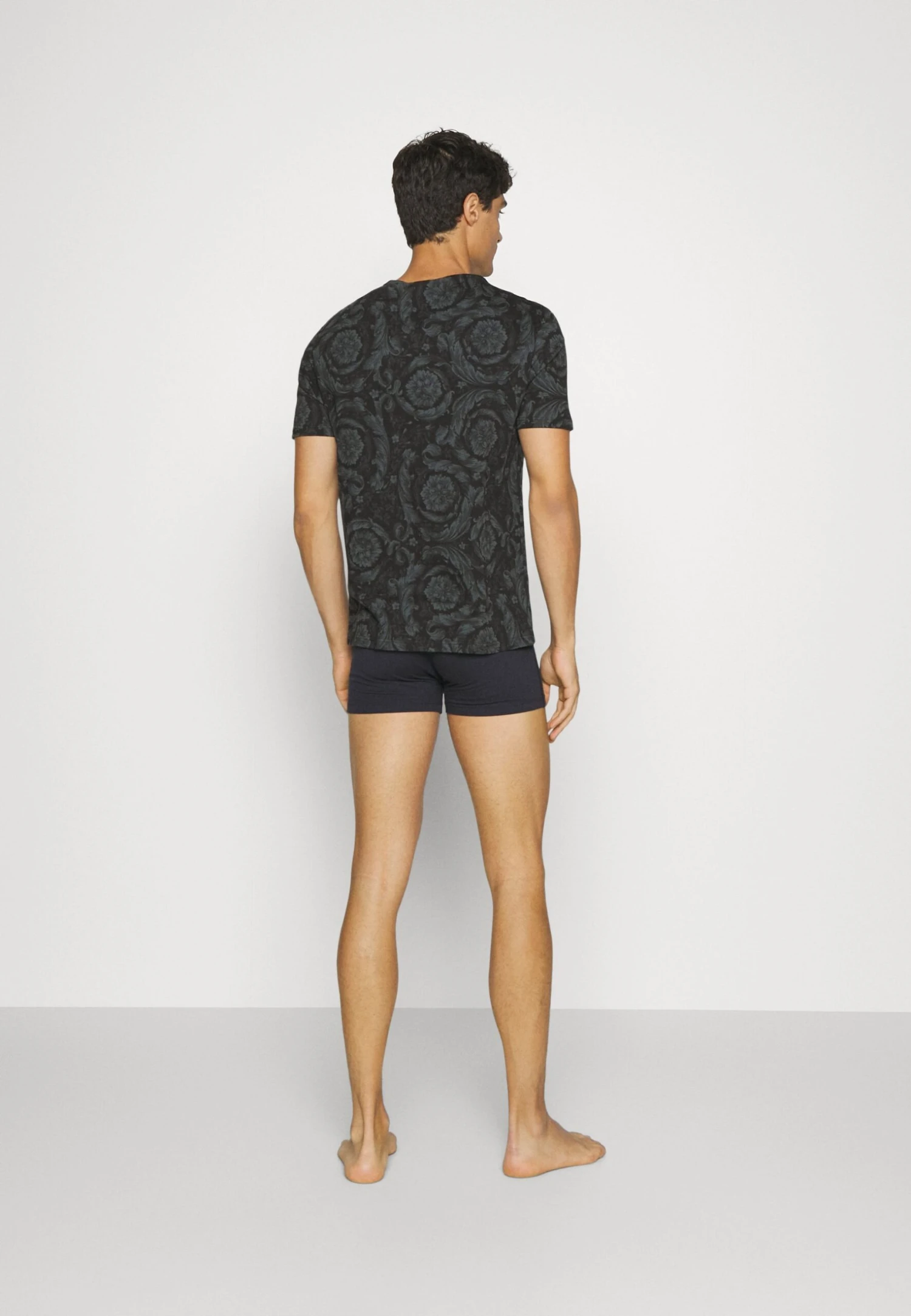 Versace Underwear Barocco All OverMaglietta IntimaBlack/Grey Uomo Intimo 1VE82Q00B-Q11 3 Versace Underwear Barocco All OverMaglietta IntimaBlack/Grey Uomo Intimo 1VE82Q00B-Q11 - immagine 3