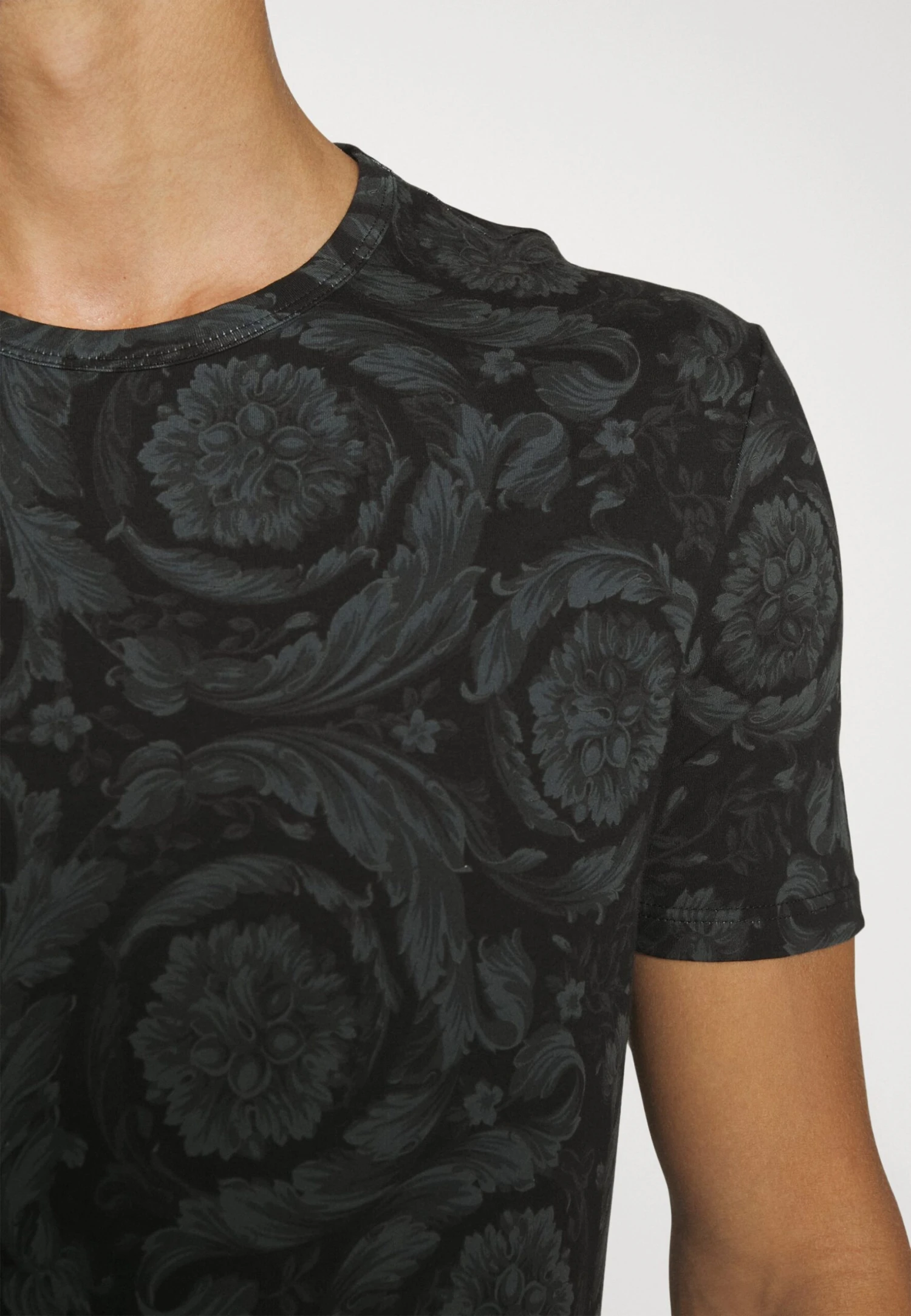 Versace Underwear Barocco All OverMaglietta IntimaBlack/Grey Uomo Intimo 1VE82Q00B-Q11 5 Versace Underwear Barocco All OverMaglietta IntimaBlack/Grey Uomo Intimo 1VE82Q00B-Q11 - immagine 5