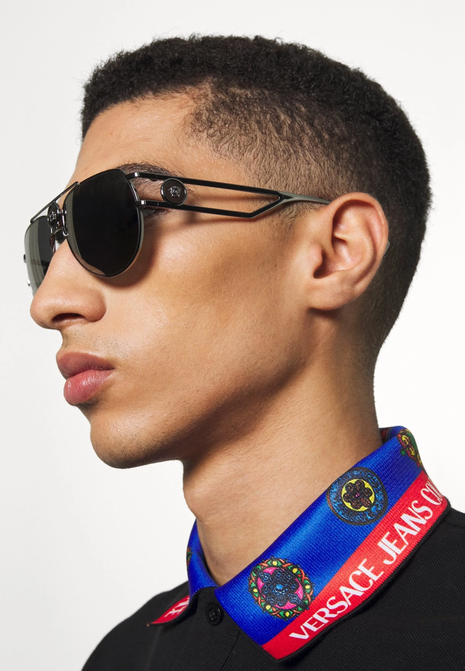 Versace UnisexOcchiali Da SoleGunmetal Uomo Occhiali Da Sole 1VE54K00Q-C11 2 Versace UnisexOcchiali Da SoleGunmetal Uomo Occhiali Da Sole 1VE54K00Q-C11 - immagine 2