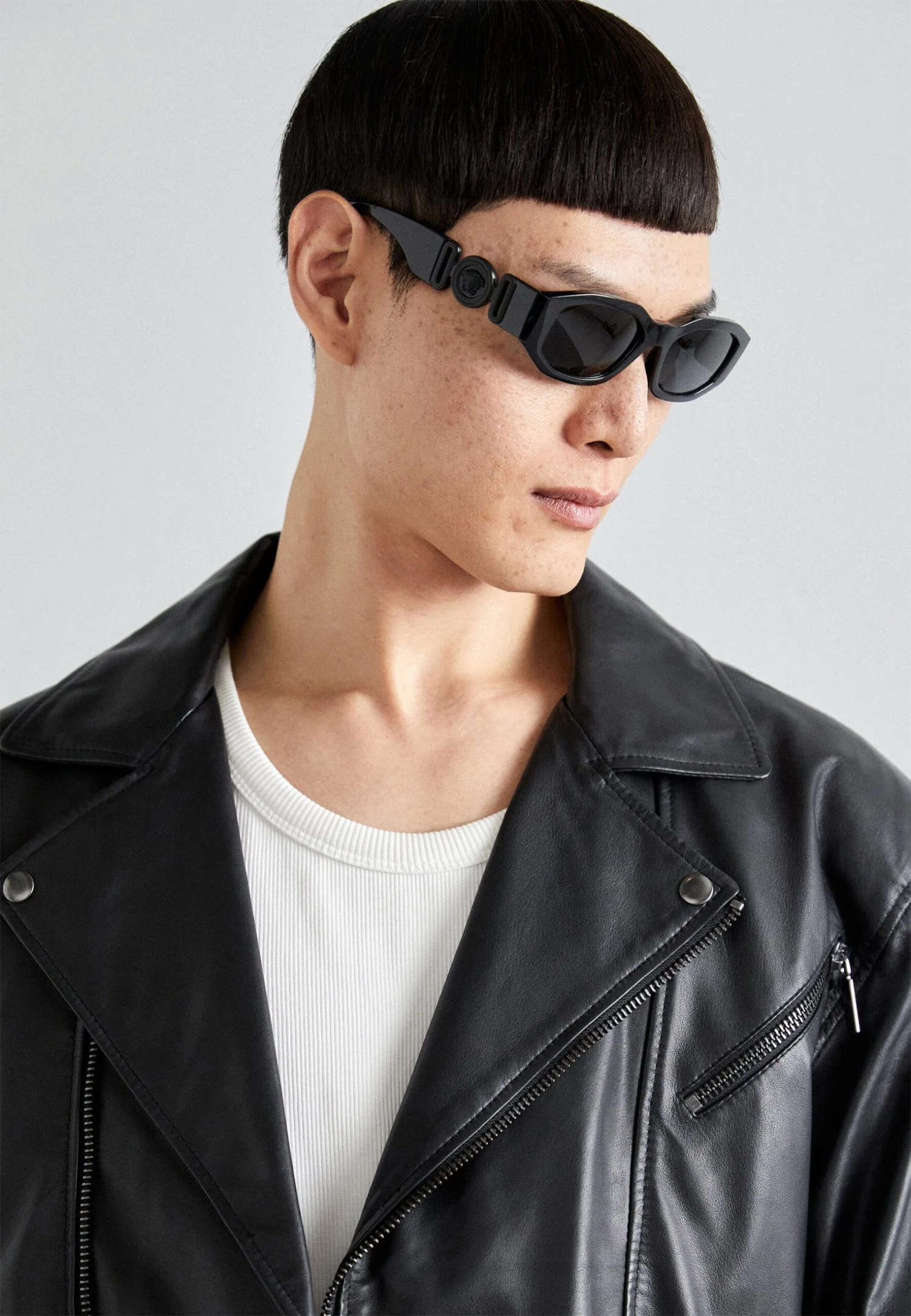 Versace Biggie UnisexOcchiali Da SoleBlack Uomo Occhiali Da Sole 1VE54K000-Q12 2 Versace Biggie UnisexOcchiali Da SoleBlack Uomo Occhiali Da Sole 1VE54K000-Q12 - immagine 2