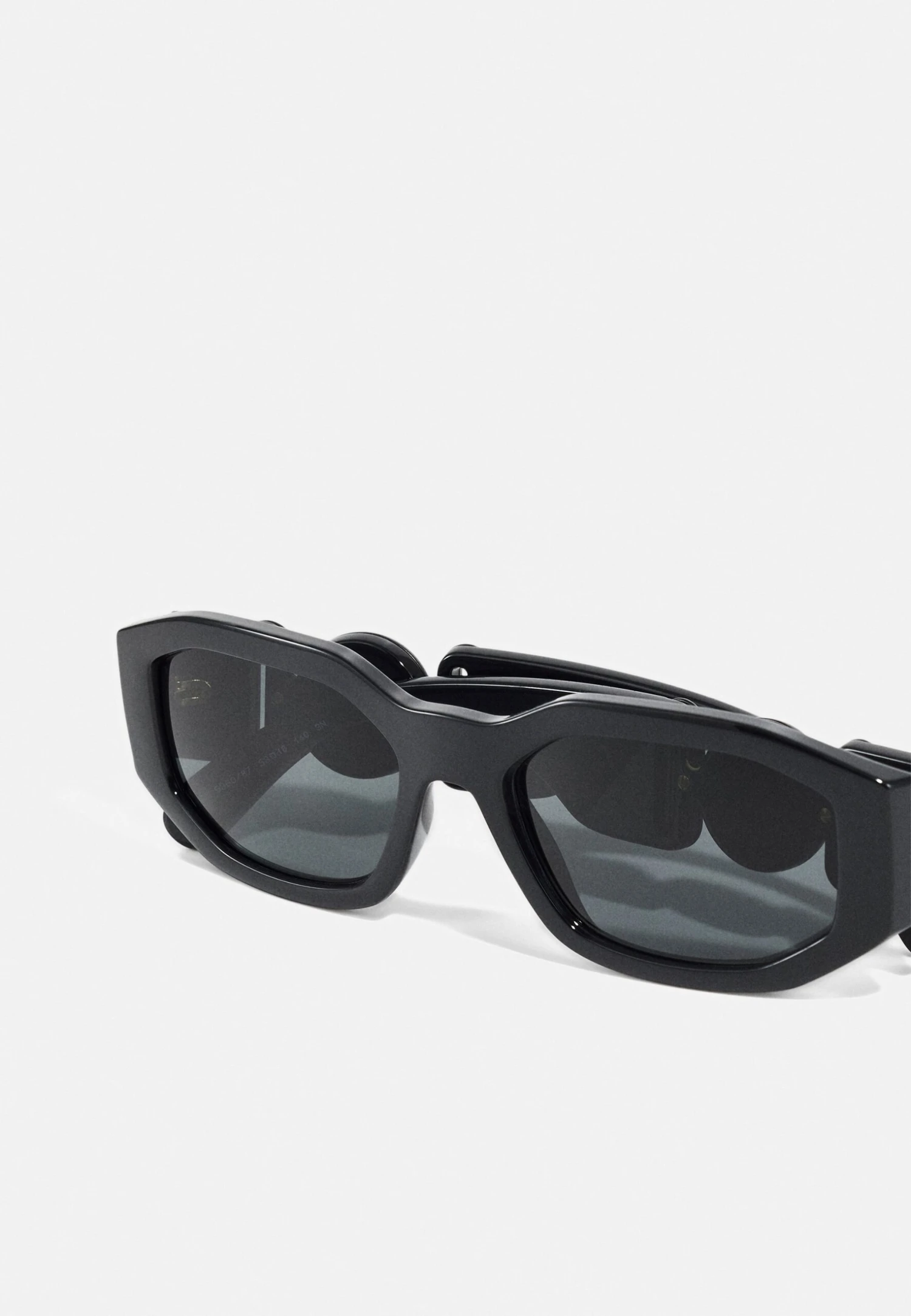 Versace Biggie UnisexOcchiali Da SoleBlack Uomo Occhiali Da Sole 1VE54K000-Q12 4 Versace Biggie UnisexOcchiali Da SoleBlack Uomo Occhiali Da Sole 1VE54K000-Q12 - immagine 4