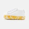 Versace Barocco Kids UnisexScarpe NeonatoBianco/Oro Bambini Scarpe Neonato 1VE16F009-A11