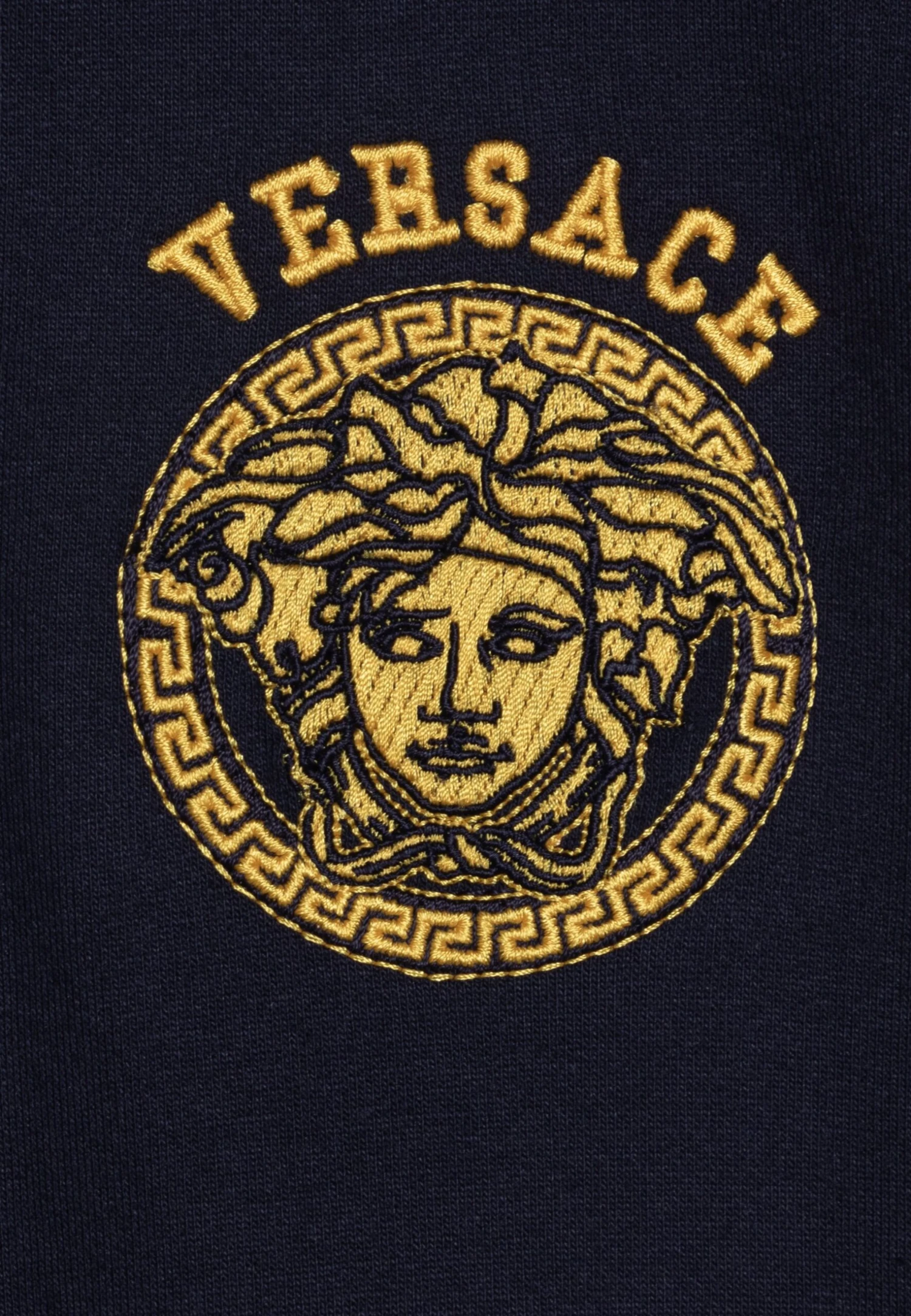 Versace Medusa UnisexFelpa Con CappuccioNav/Oro/Blu Bambini Pullover & Cardigan 1VE26K01K-K11 3 Versace Medusa UnisexFelpa Con CappuccioNav/Oro/Blu Bambini Pullover & Cardigan 1VE26K01K-K11 - immagine 3