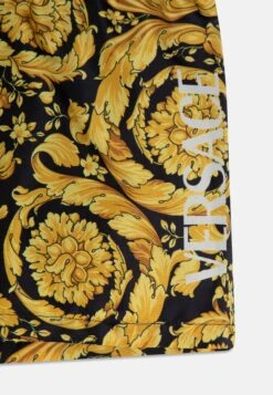 Versace Swim Giada All Over BaroqueShorts Da MareNero/Oro Bambini Moda Mare 1VE86C000-F11 -Accessories b5a1e237868546e8a83a52f718b22898