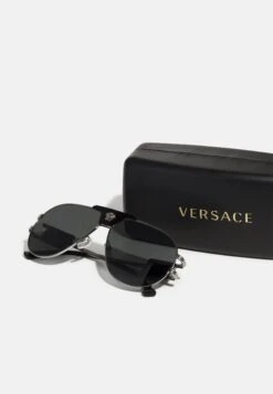 Versace UnisexOcchiali Da SoleGunmetal Uomo Occhiali Da Sole 1VE54K02V-C11 -Accessories c6f0f0a00e964fdab9cc67547d0b0918