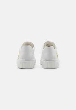 Versace La Greca UnisexSneakers BasseBlack/White/Gold Bambini Sneakers 1VE16D013-Q11 8 Versace La Greca UnisexSneakers BasseBlack/White/Gold Bambini Sneakers 1VE16D013-Q11 -Accessories c8df867cc96d4d9bb6d15b8373e7d999