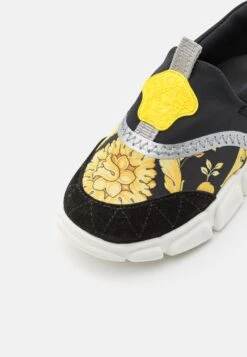 Versace St Barocco Kids UnisexSneakers BasseNero/Oro/Argento Bambini Sneakers 1VE16D00T-Q11 -Accessories fc8ed638bbda4cbc9683907099b5cff0