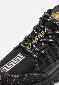 Versace Trigreca UnisexSneakers BasseNero/Oro Bambini Sneakers 1VE16D00Y-Q11 11 Versace Trigreca UnisexSneakers BasseNero/Oro Bambini Sneakers 1VE16D00Y-Q11 -Accessories ffc30650580a4a86b3e005c5423a5012